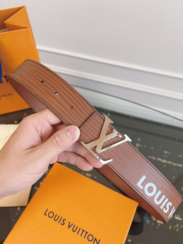 ルイヴィトンベルト正面デザイン